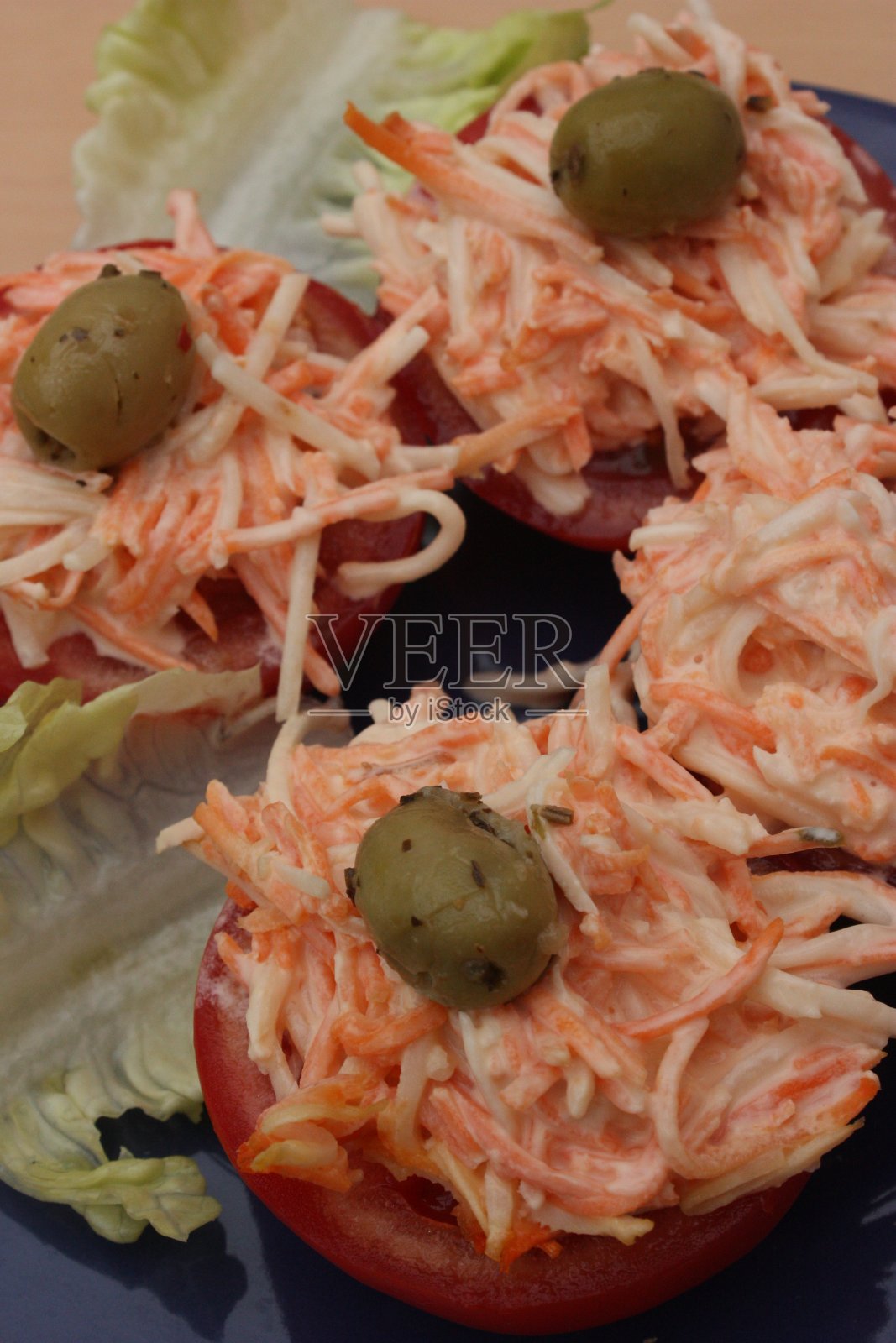 西红柿凉拌卷心菜自助开胃菜照片摄影图片