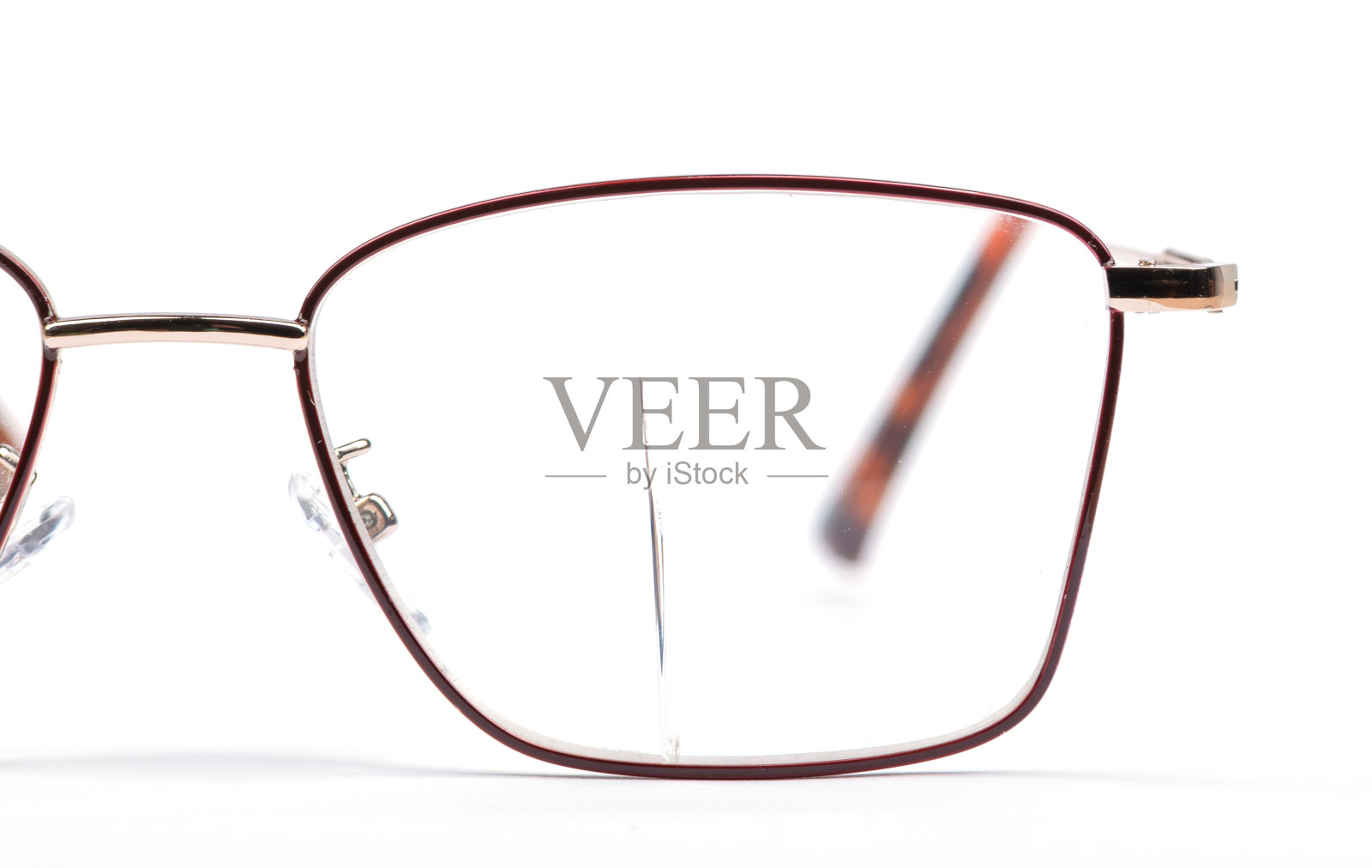 玻璃裂缝的特写镜头。照片摄影图片