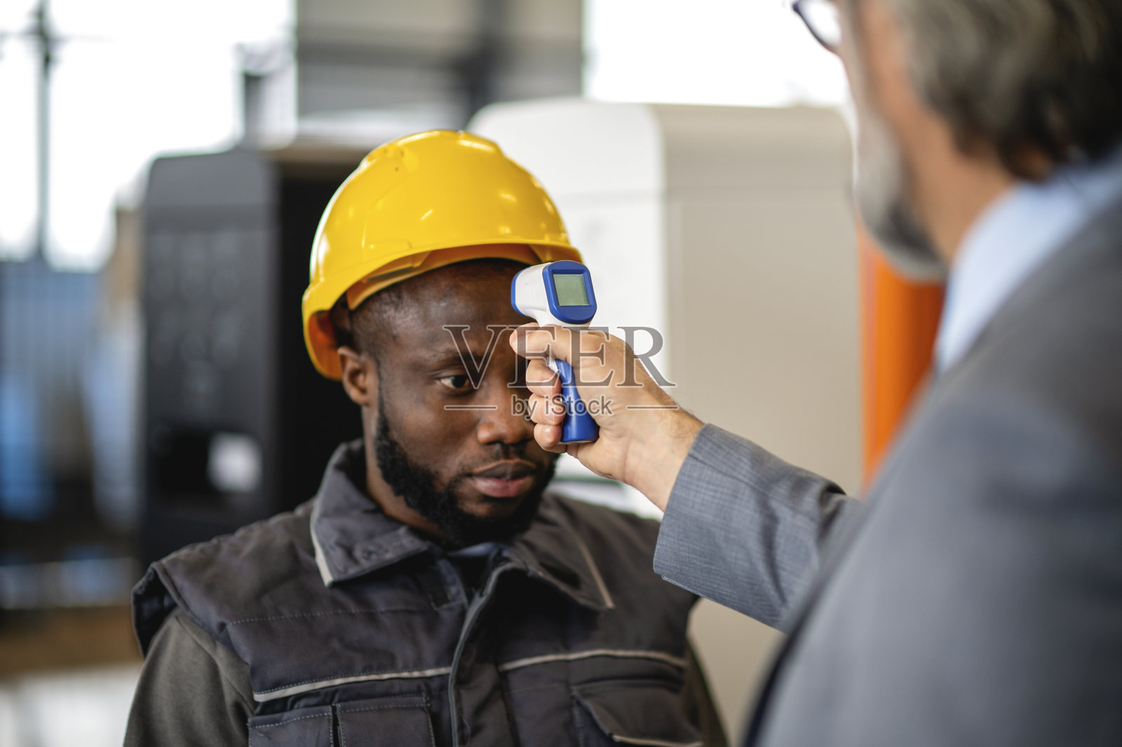 工厂的新冠病毒安全检查照片摄影图片