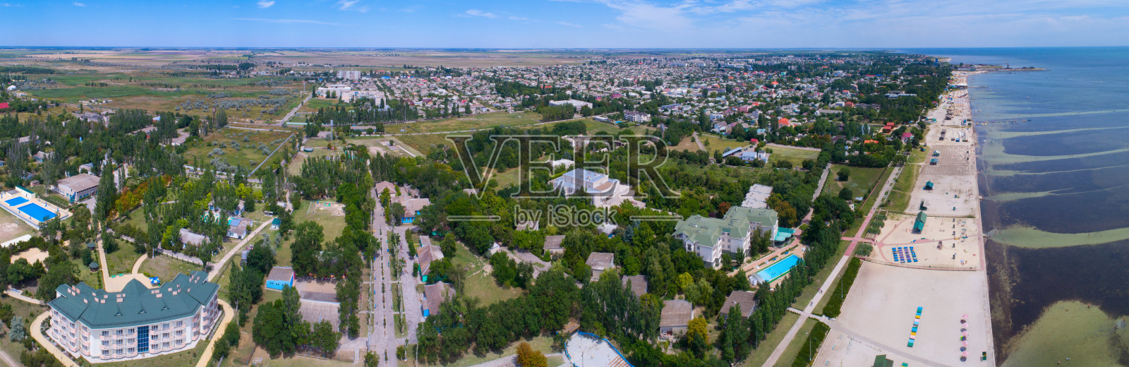 Skadovsk市的全景。“n照片摄影图片