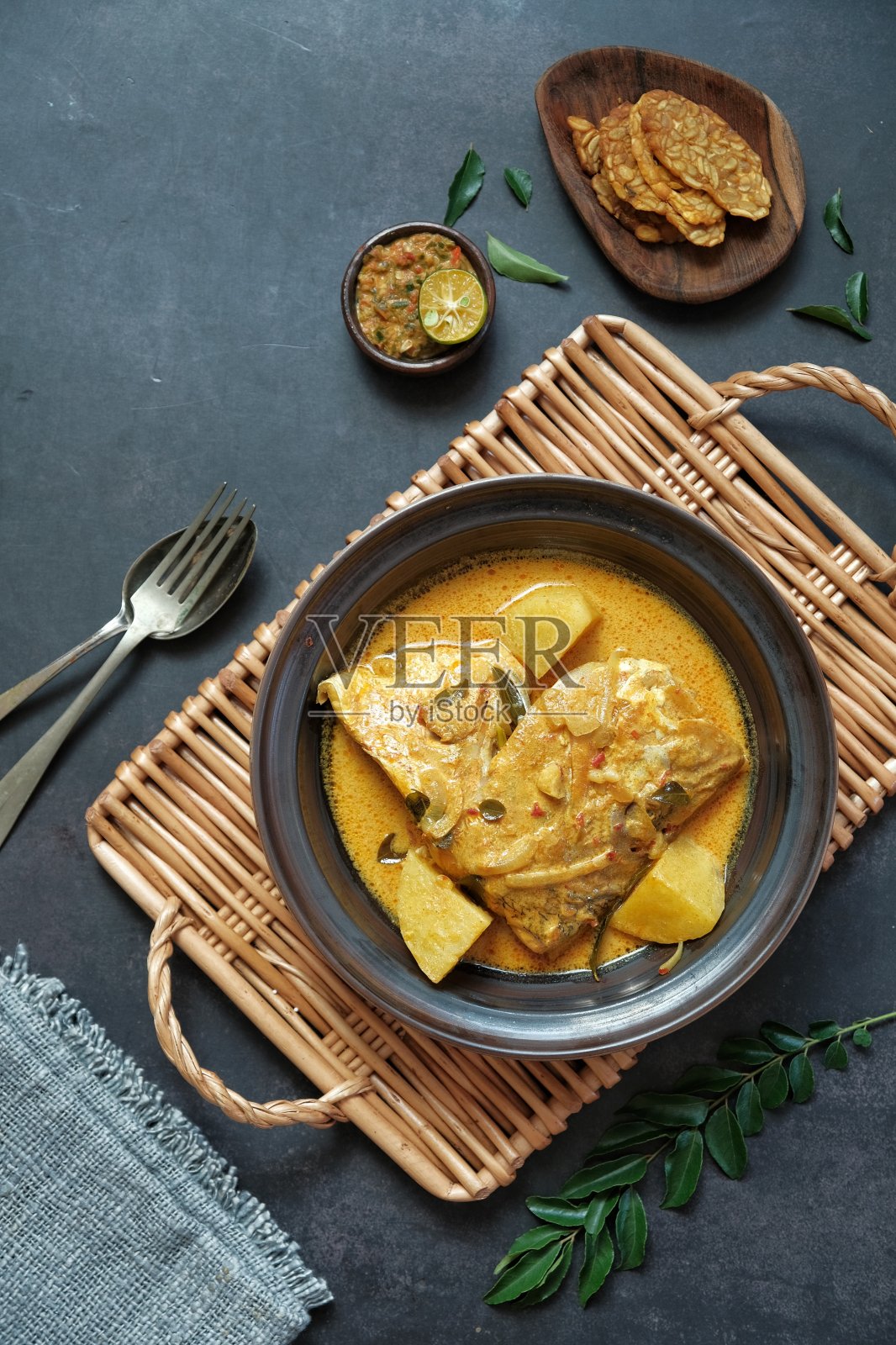 咖喱鱼照片摄影图片