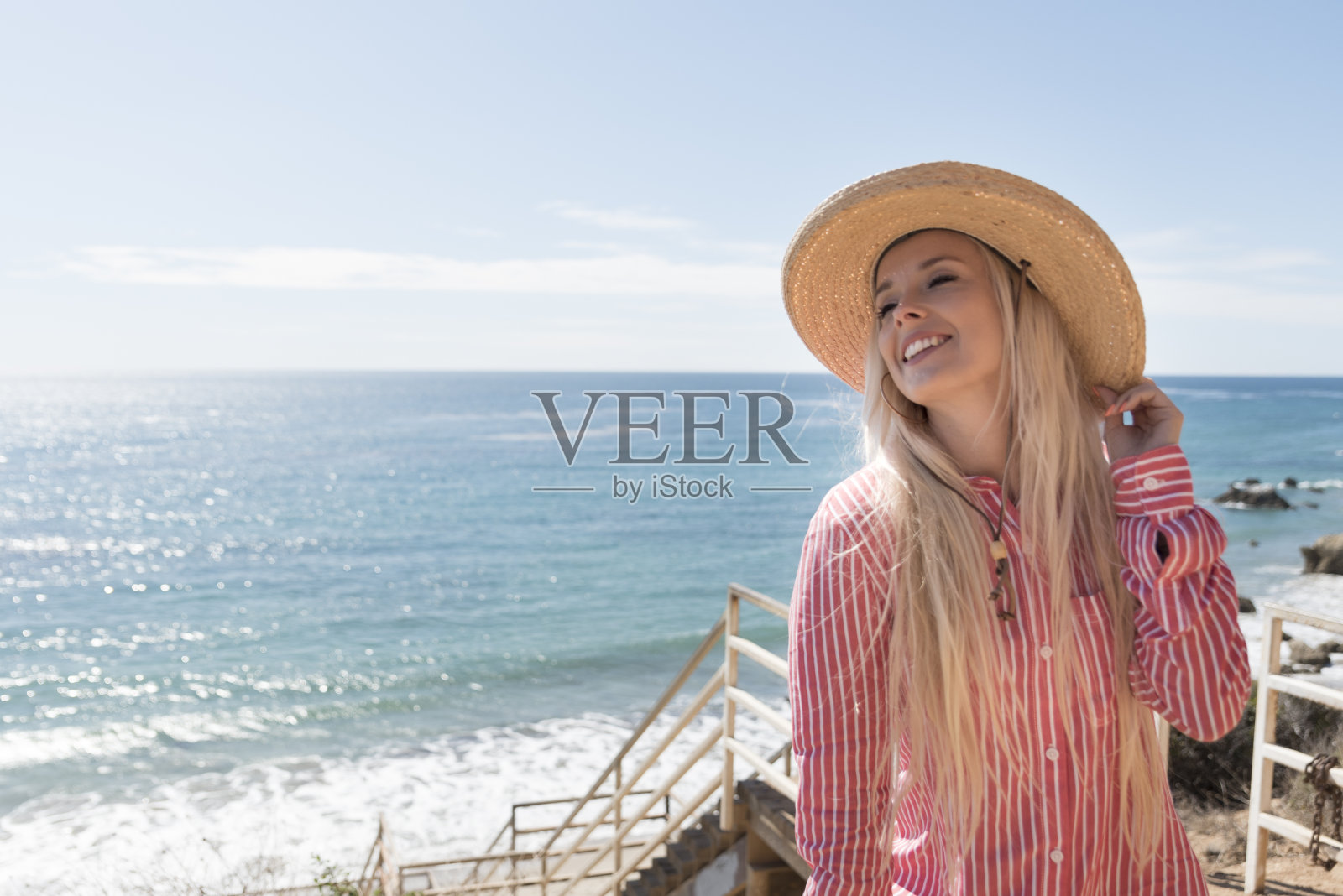 我喜欢我的草帽照片摄影图片