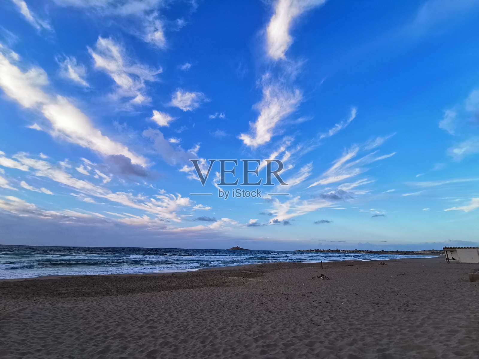 西西里岛海岸上空的云朵照片摄影图片