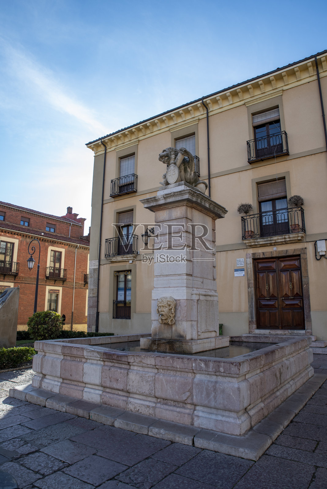 西班牙莱昂的圣伊西多罗喷泉照片摄影图片