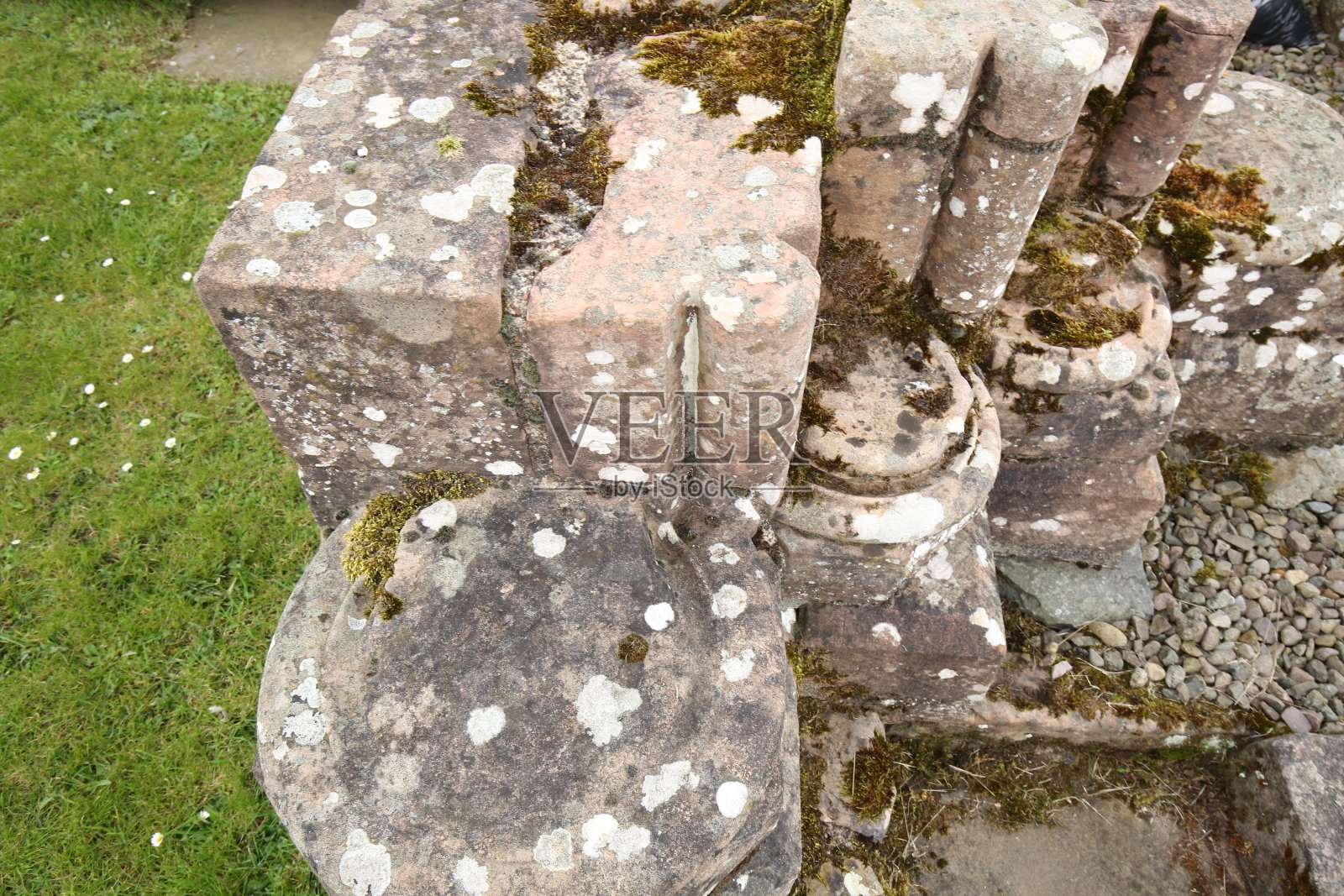 中世纪教堂的石头遗迹。照片摄影图片