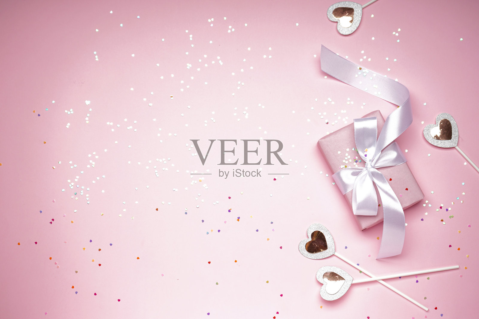 情人节礼盒粉色背景,特克斯空间,俯视图。照片摄影图片