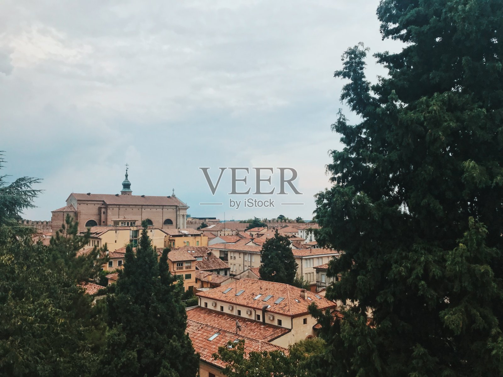 西塔代拉是一个靠近帕多瓦、维琴察和特雷维索等三个主要城市的小镇,建于意大利波士图米亚和瓦尔苏加纳公路之间的十字路口照片摄影图片