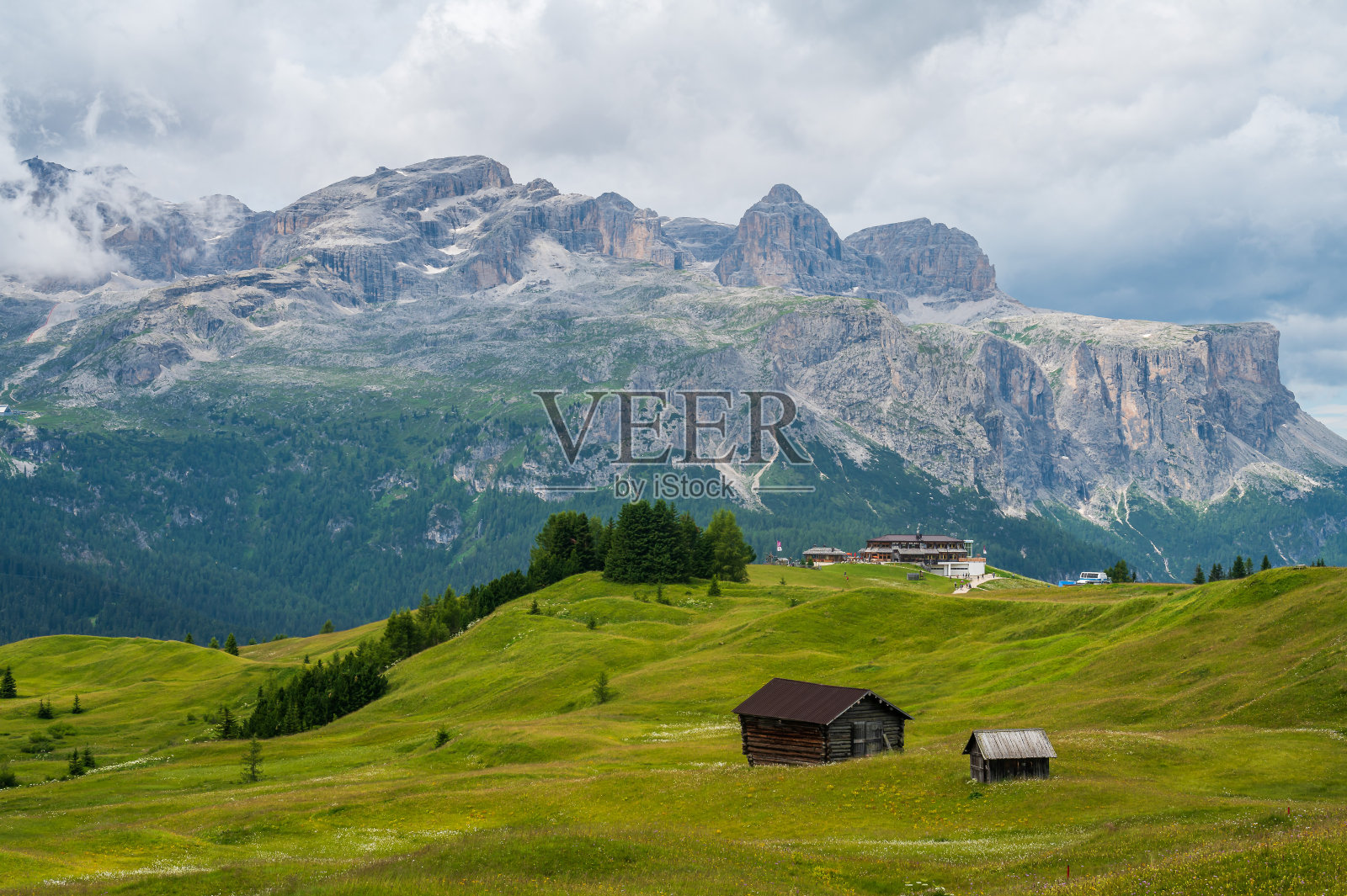 在白云岩的普拉隆吉亚高原照片摄影图片