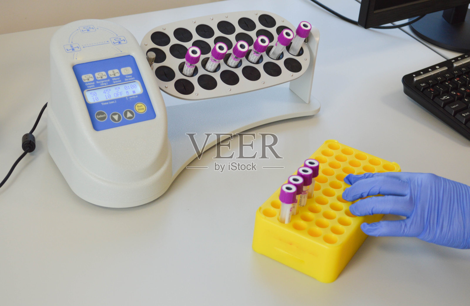 冠状病毒COVID-19阳性检测照片摄影图片