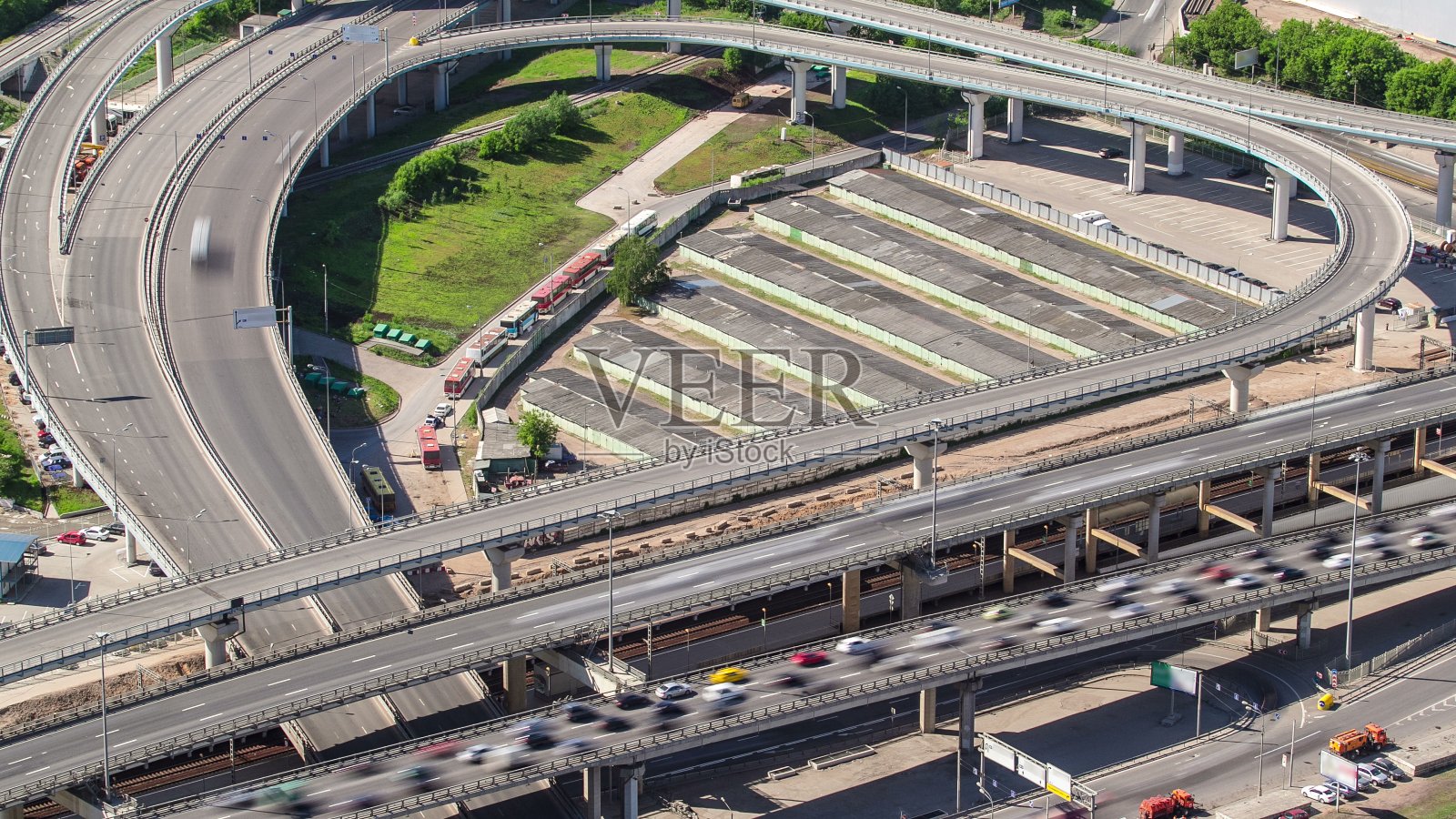 从莫斯科国际商务中心的屋顶俯瞰建筑的全景照片摄影图片