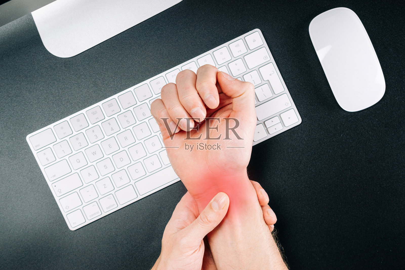 腕管综合症。手疼,人伤手腕。关节炎办公室综合症是电脑的后果。卫生保健和医疗理念。照片摄影图片