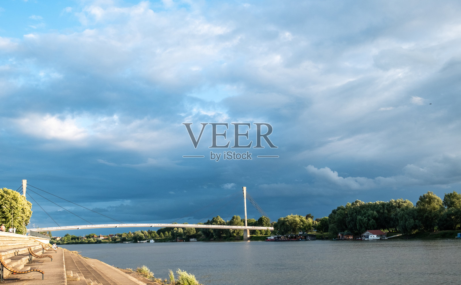 萨瓦河上的桥照片摄影图片