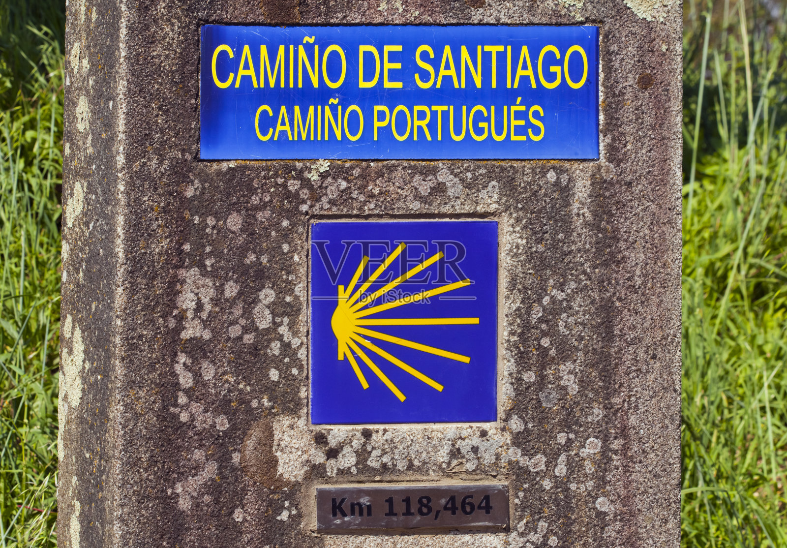 卡米诺德圣地亚哥标志,多色瓷砖,扇贝标志,葡萄牙方式。照片摄影图片