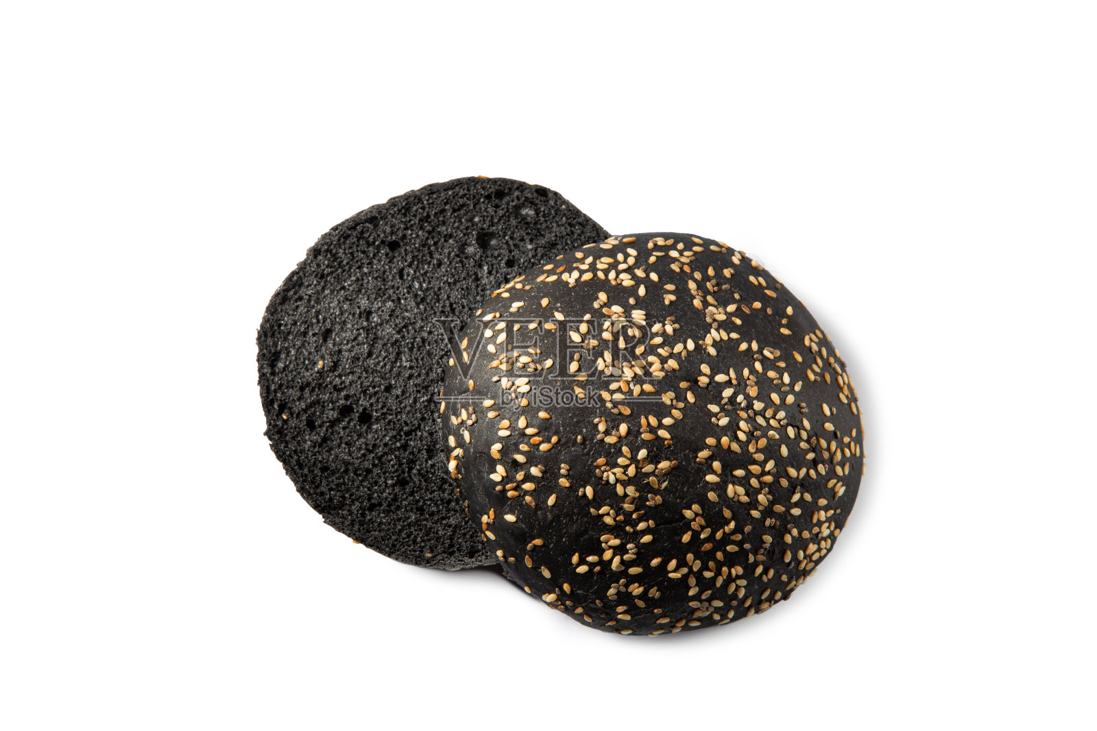 切成薄片的黑面包汉堡在白色孤立的背景。照片摄影图片