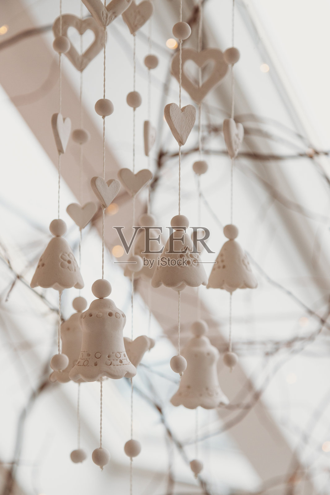 白色陶瓷的钟声照片摄影图片