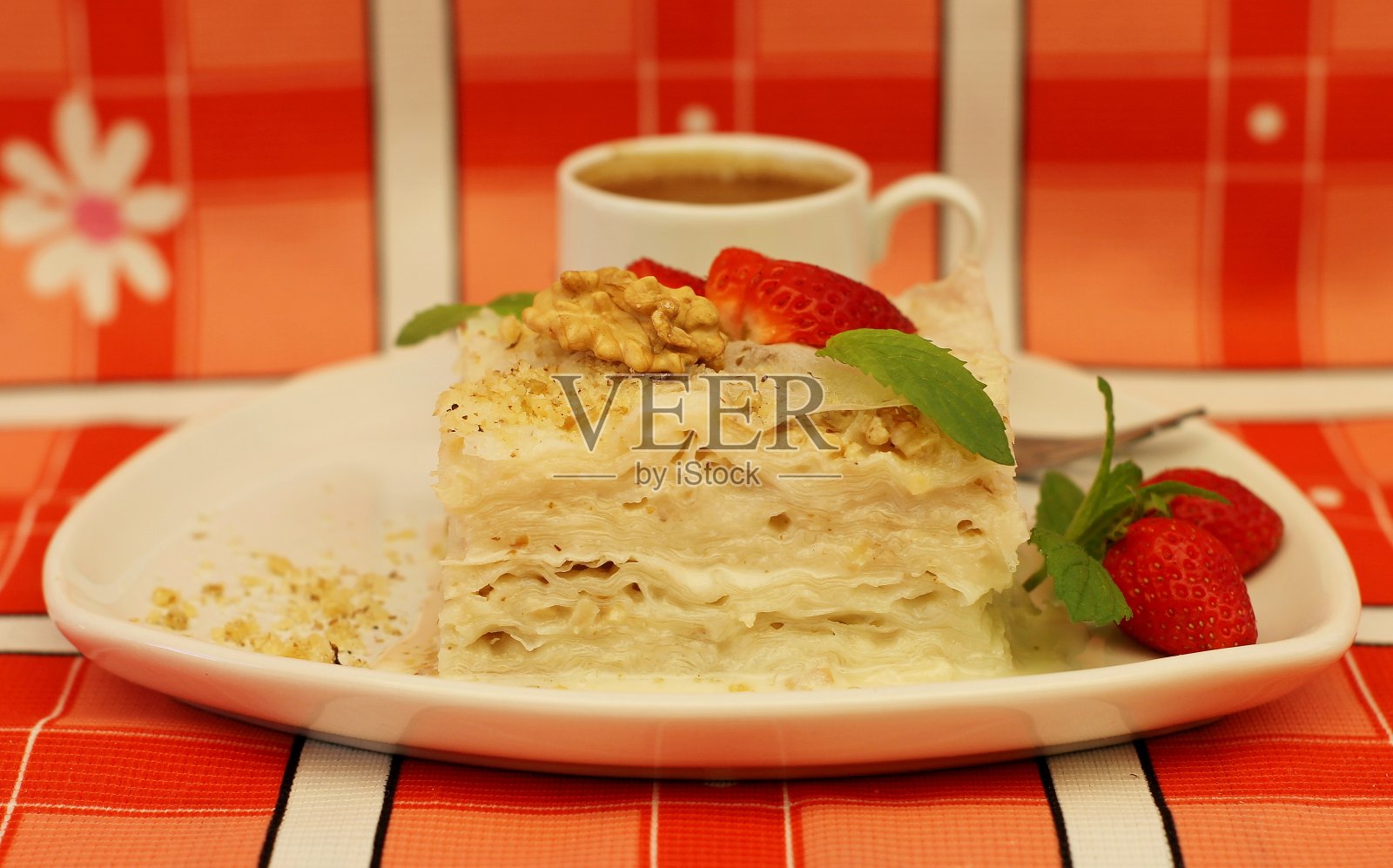 古拉赫是土耳其的一种民族甜点,由牛奶和米糕制成,从奥斯曼帝国时期就开始制作了。照片摄影图片