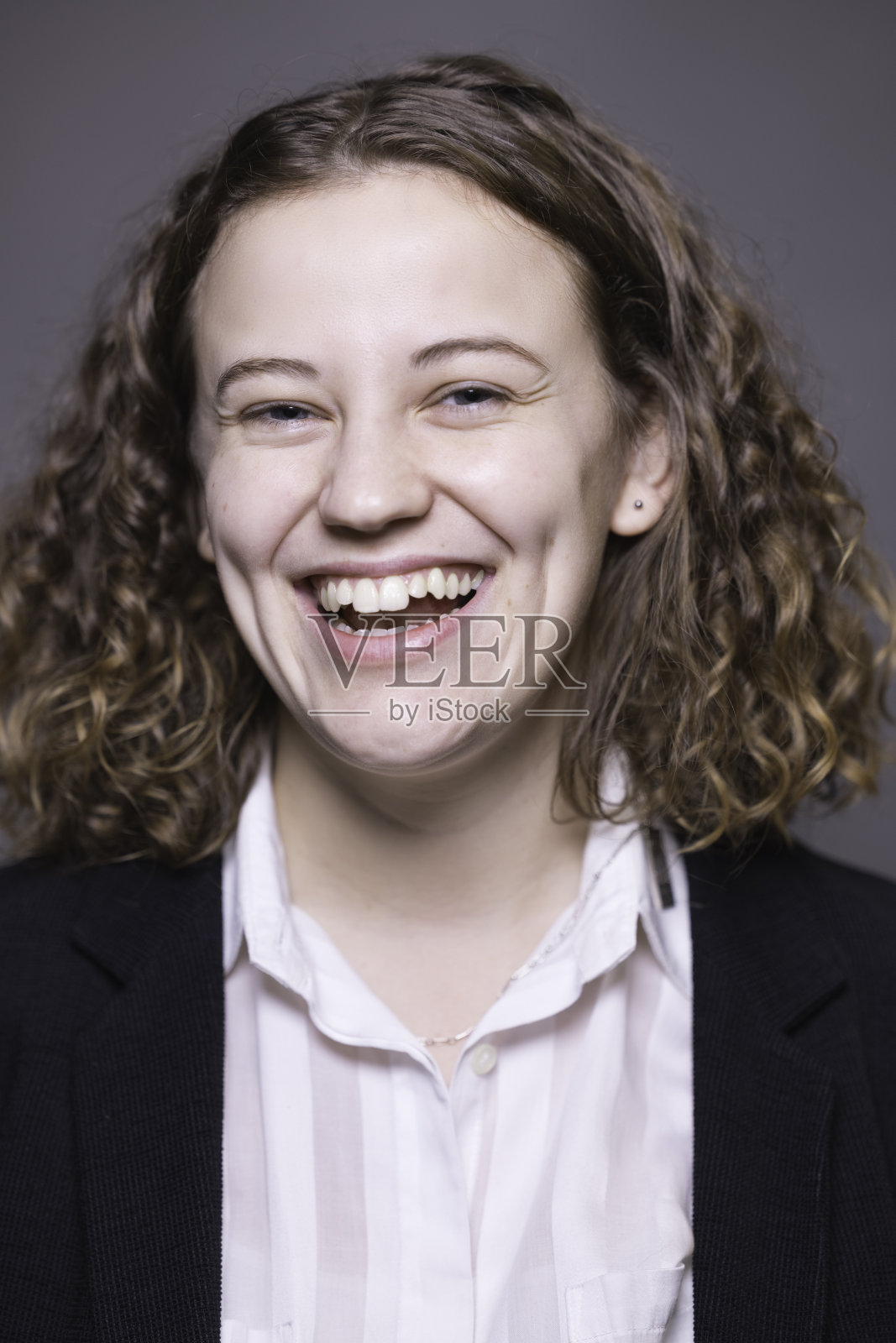 20岁的漂亮卷发照片摄影图片