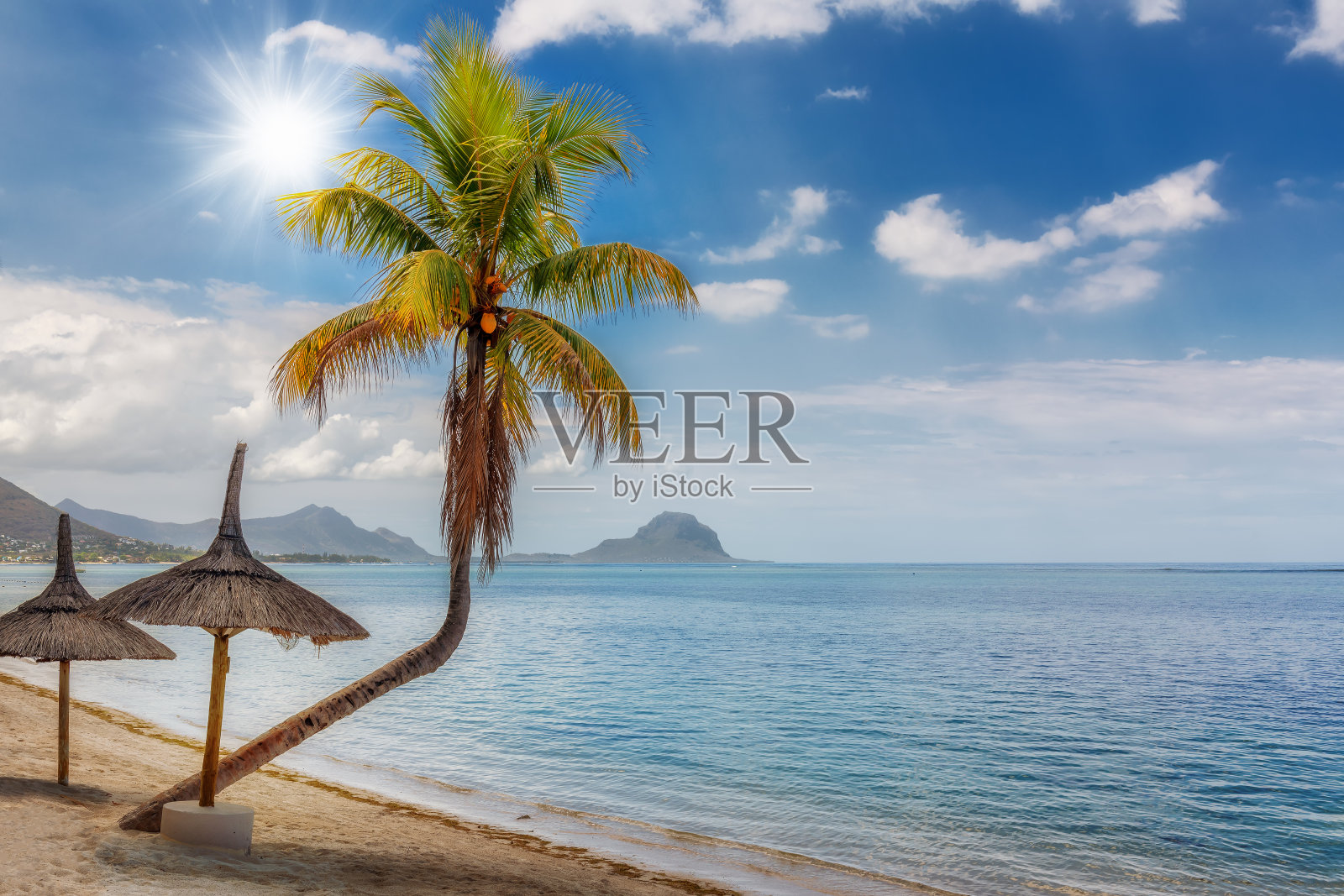 毛里求斯岛阳光明媚的热带海滩照片摄影图片