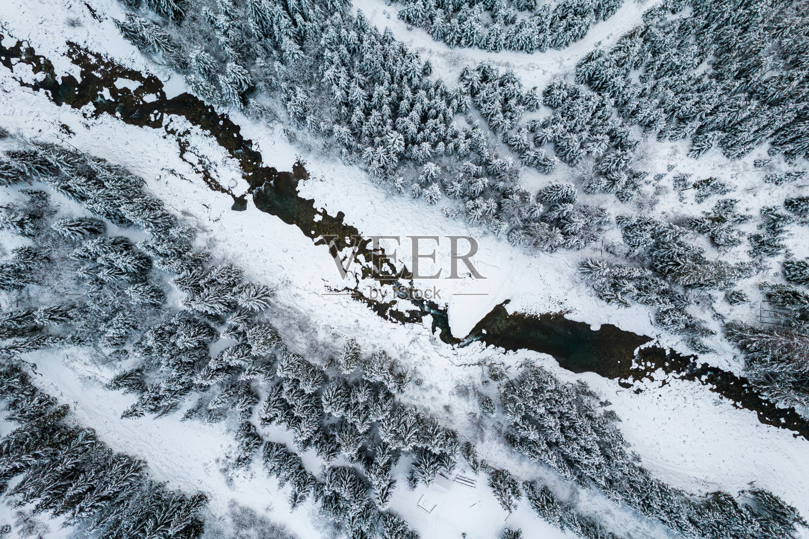 全景无人机俯瞰塔诺的城市景观在冬季照片摄影图片