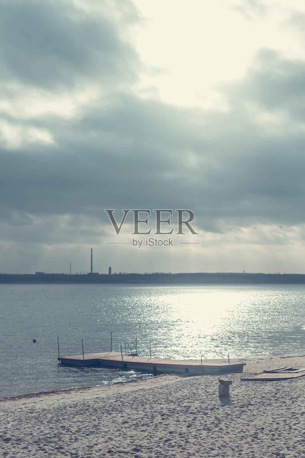 湖上的码头照片摄影图片