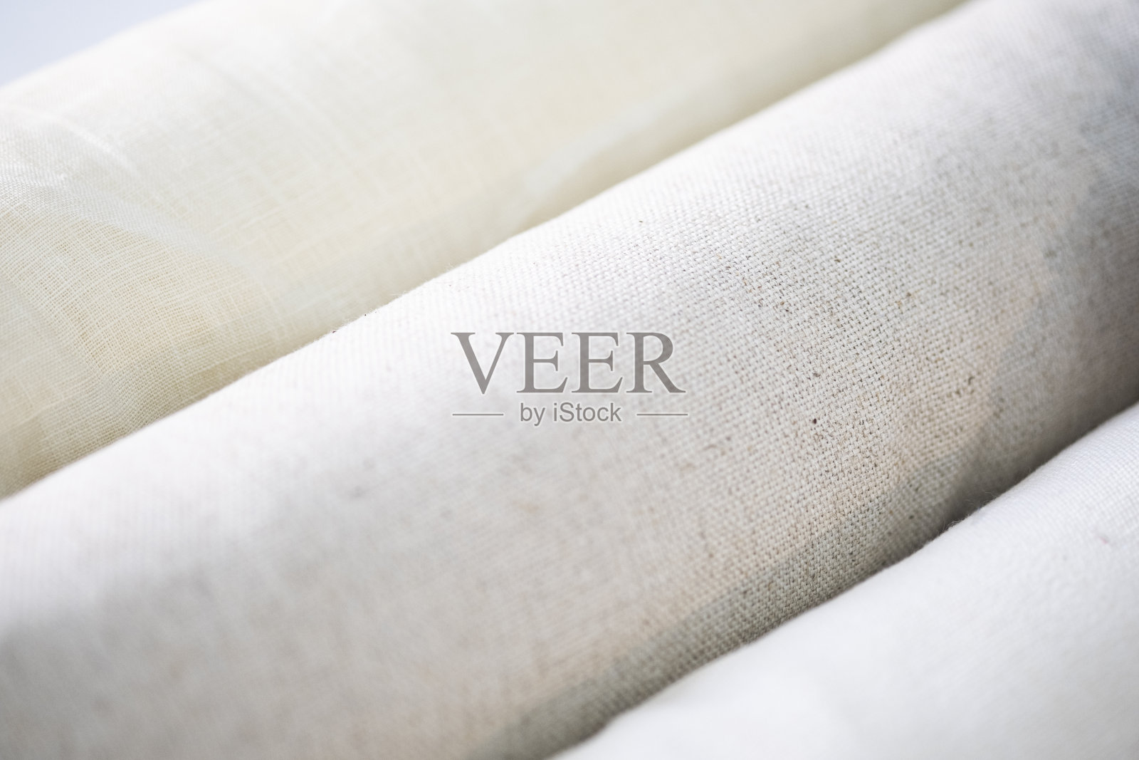 对角线纹理背景三种类型的天然亚麻织物,卷起来照片摄影图片