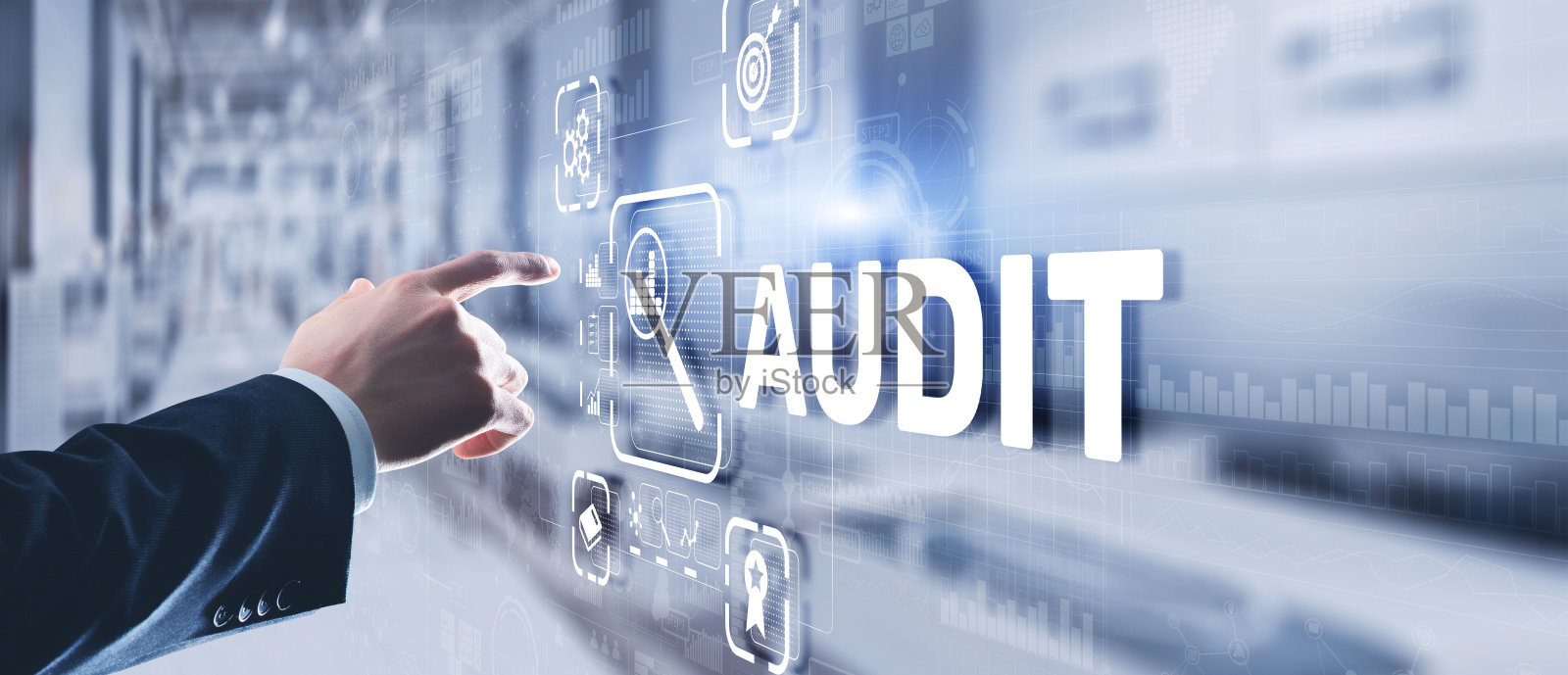 审计。检查公司的财务报表。商人在3d虚拟屏幕上触摸审计照片摄影图片