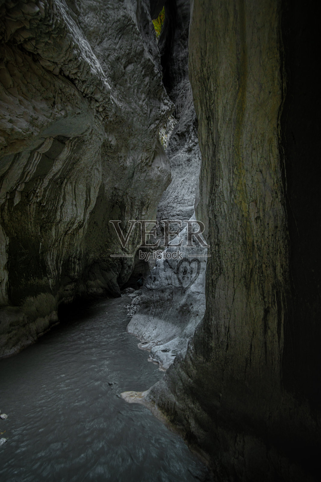 土耳其,Fethiye, Saklikent国家公园峡谷中神秘的多色岩层照片摄影图片