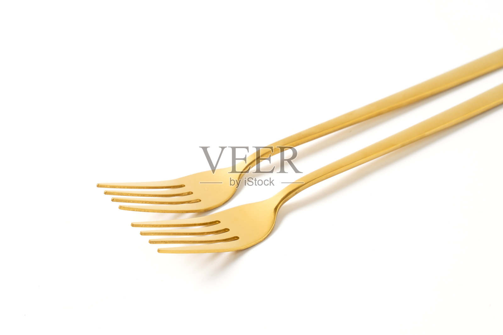 金色汤匙和叉子隔离在白色上照片摄影图片