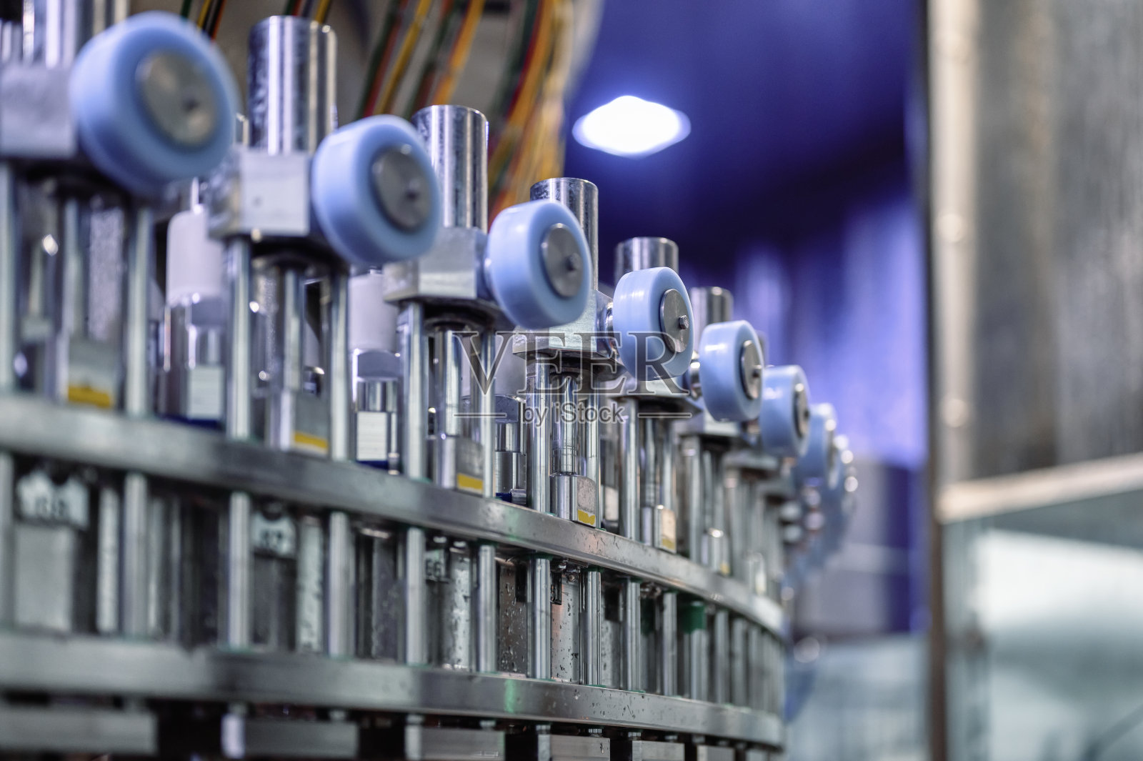 全自动碎块灌装机,适用于灌装各种饮料照片摄影图片