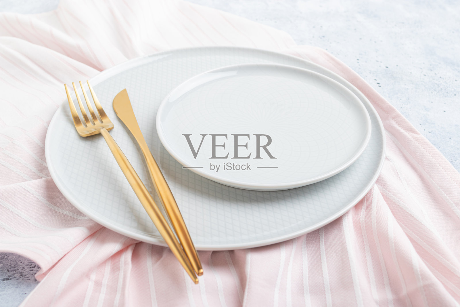 盘子,叉子和刀。表设置照片摄影图片