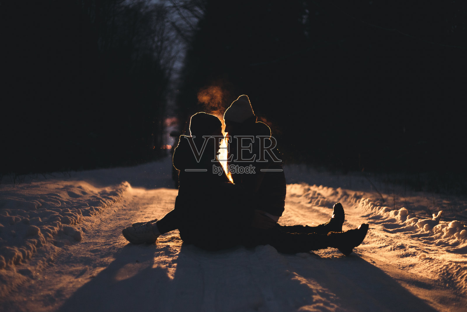 在大自然中拍摄浪漫的爱情故事照片摄影图片