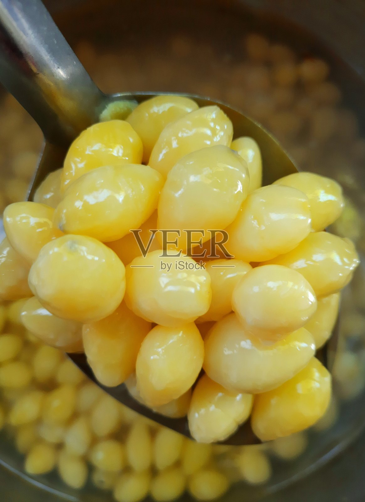 煮沸银杏-甜点的烹饪准备。照片摄影图片