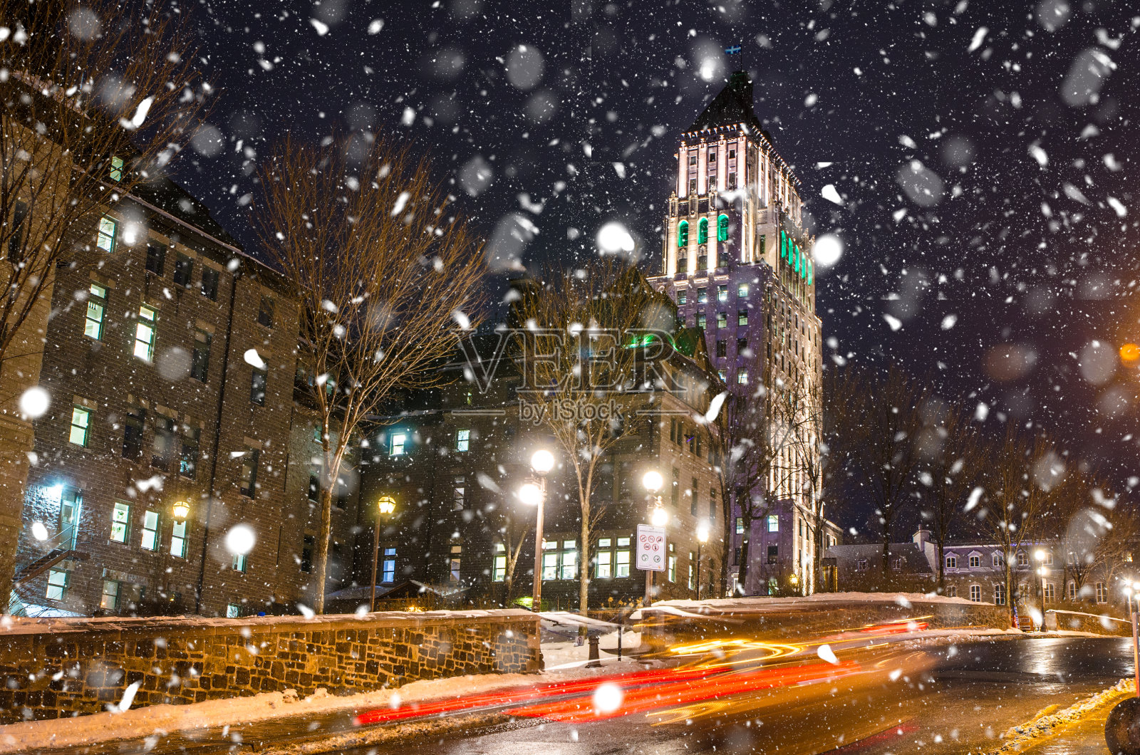 冬季夜晚的魁北克市普莱斯大厦照片摄影图片