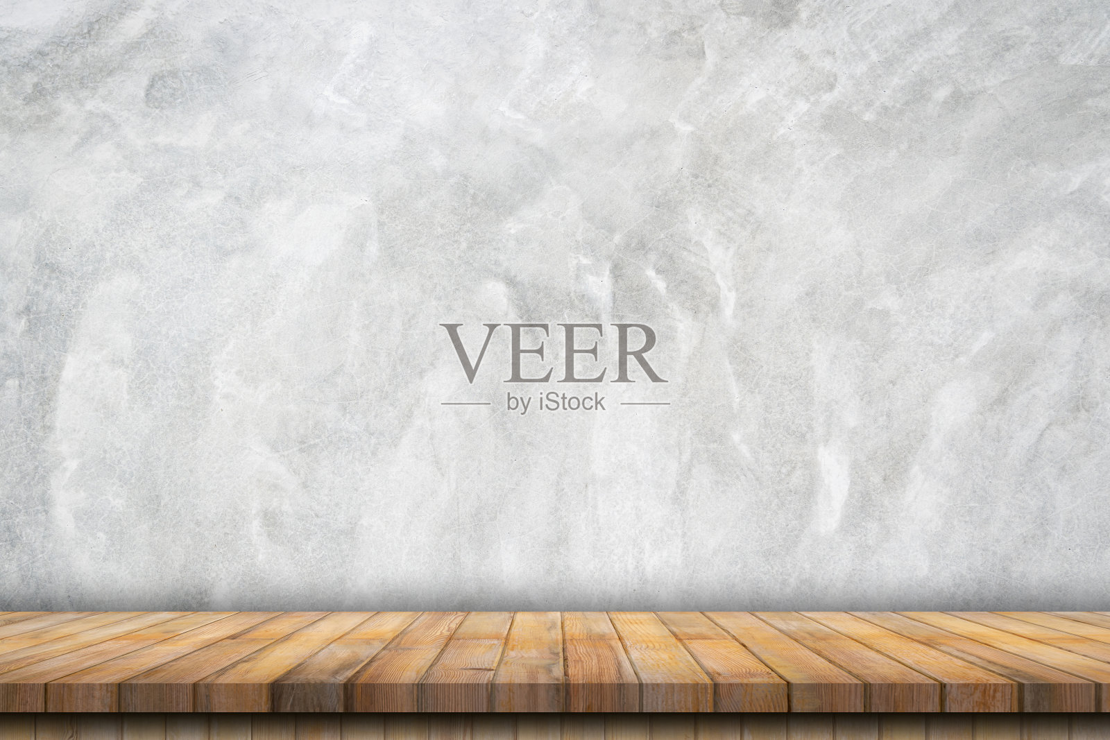 空的白色混凝土墙背景和木桌与复制空间照片摄影图片