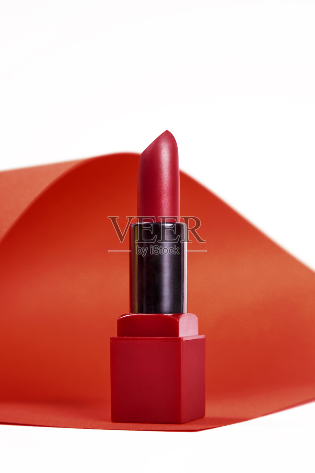 单开管缎面红色口红,工作室拍摄照片摄影图片