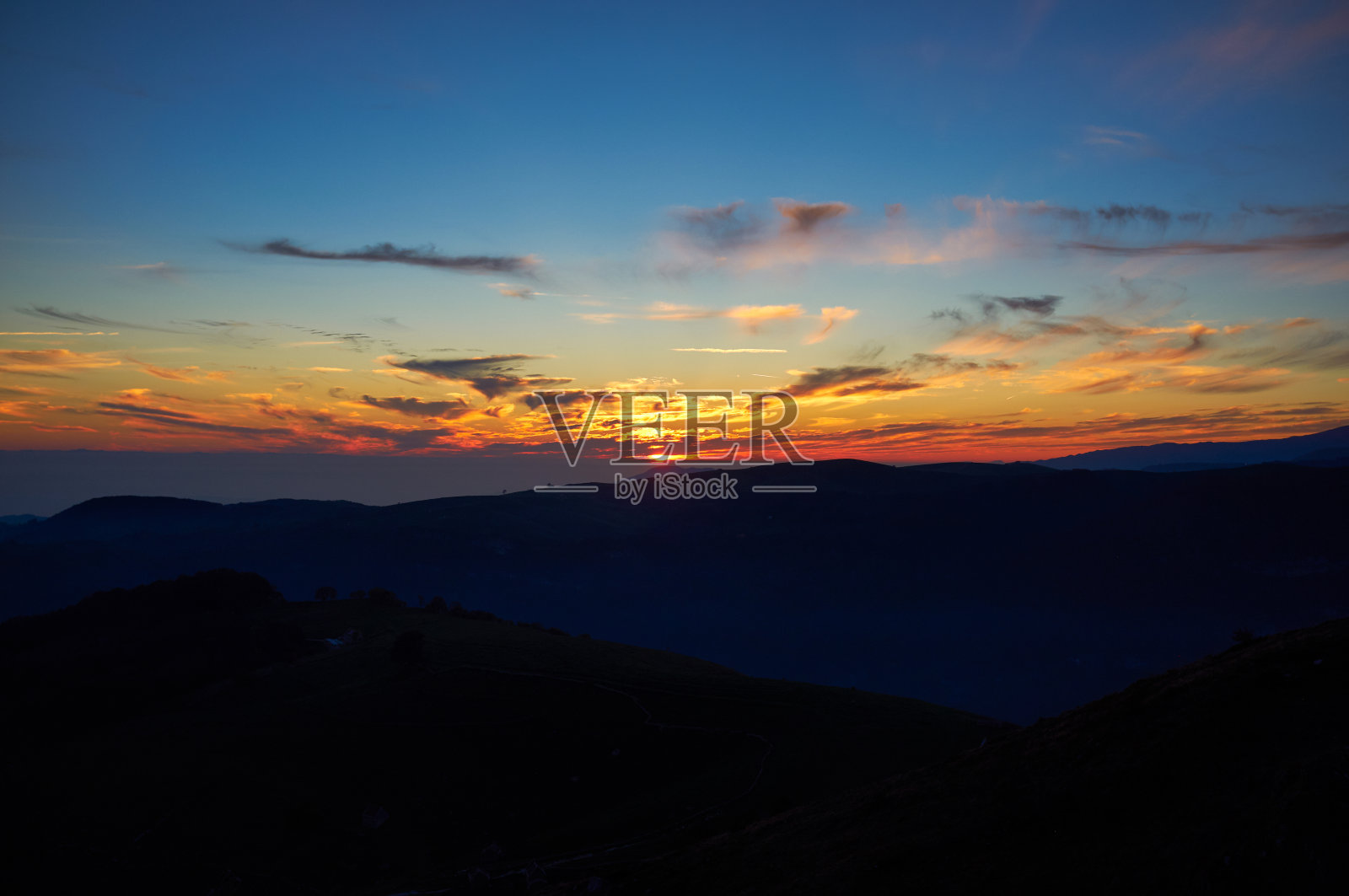 日落的颜色山的天空景观照片摄影图片