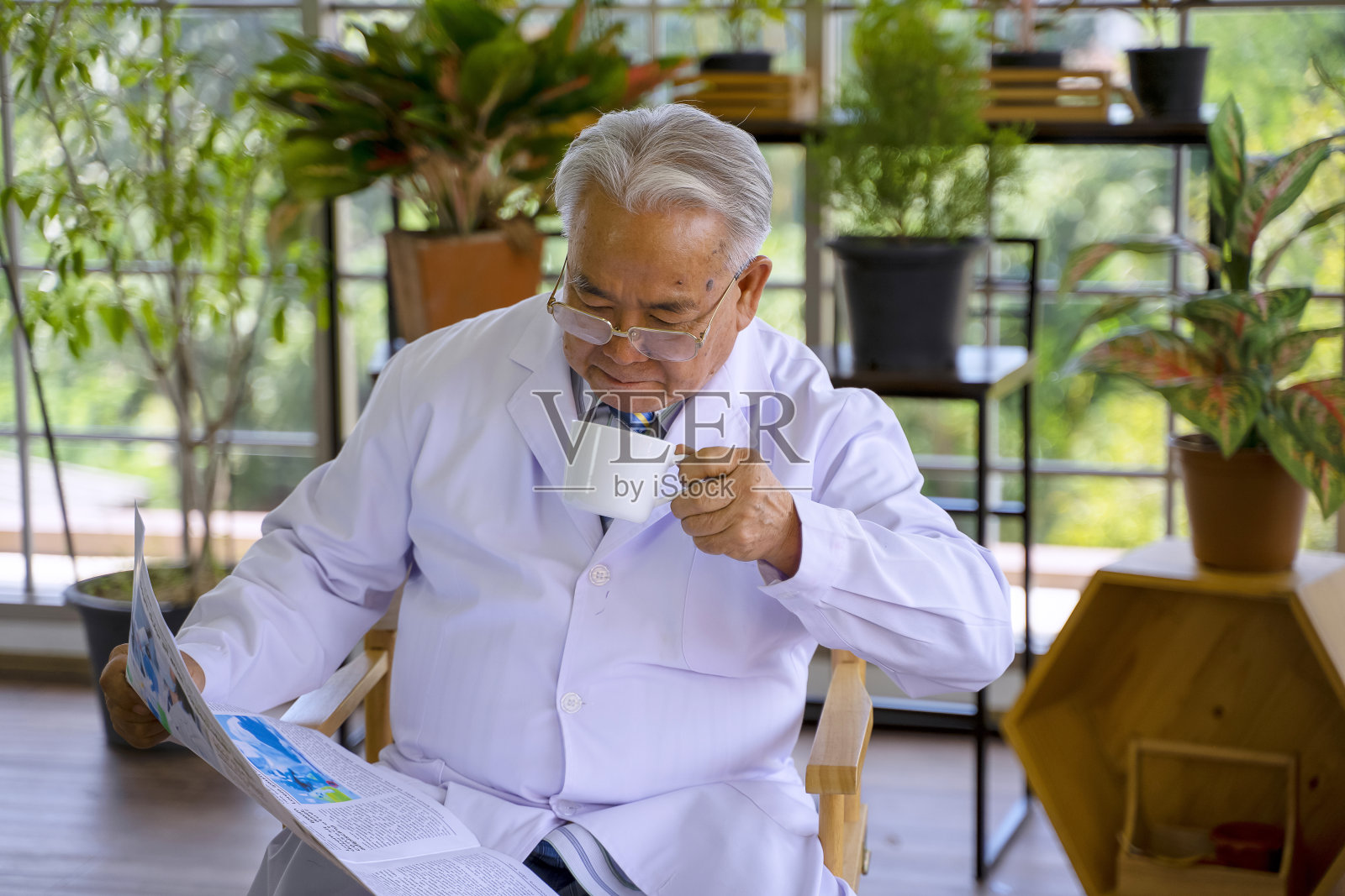 在家休闲。园艺。照片摄影图片