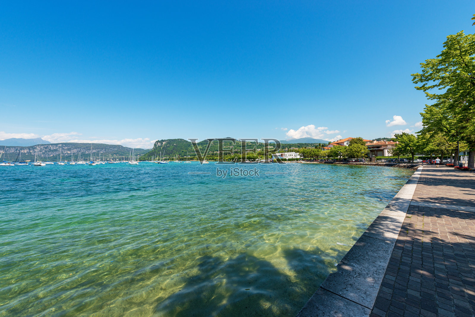 意大利,威尼托,维罗纳省,巴尔多里诺的一个小村庄,加尔达湖畔。照片摄影图片