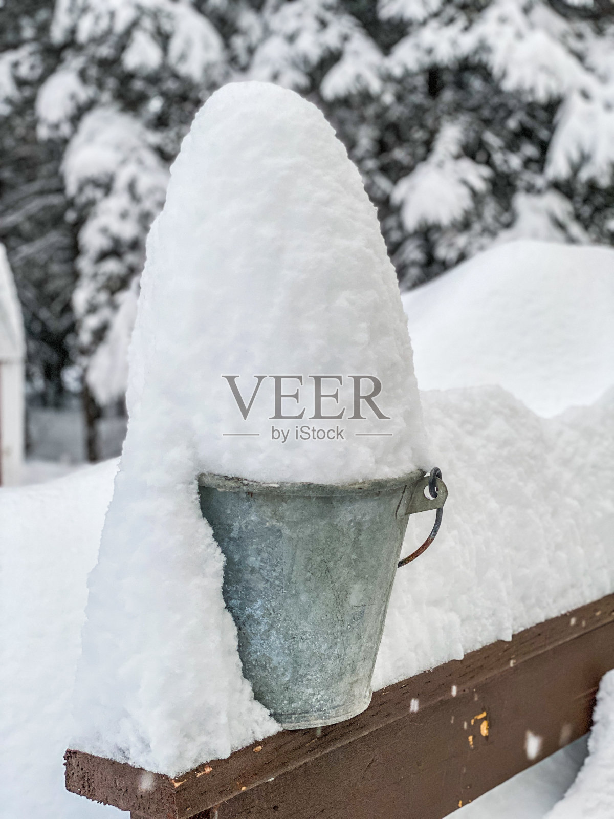 一桶雪照片摄影图片