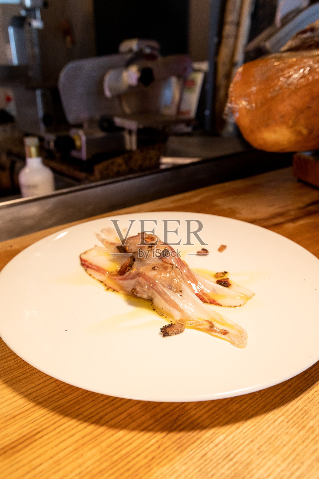 不加猪油酱的肉丸子照片摄影图片