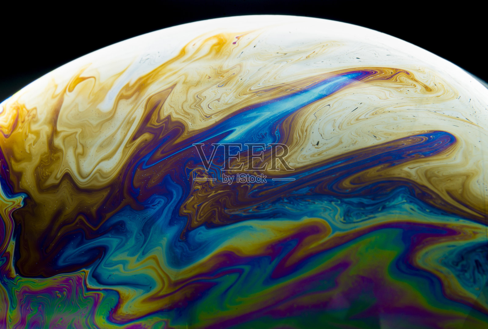 肥皂泡中的颜色和形状。照片摄影图片