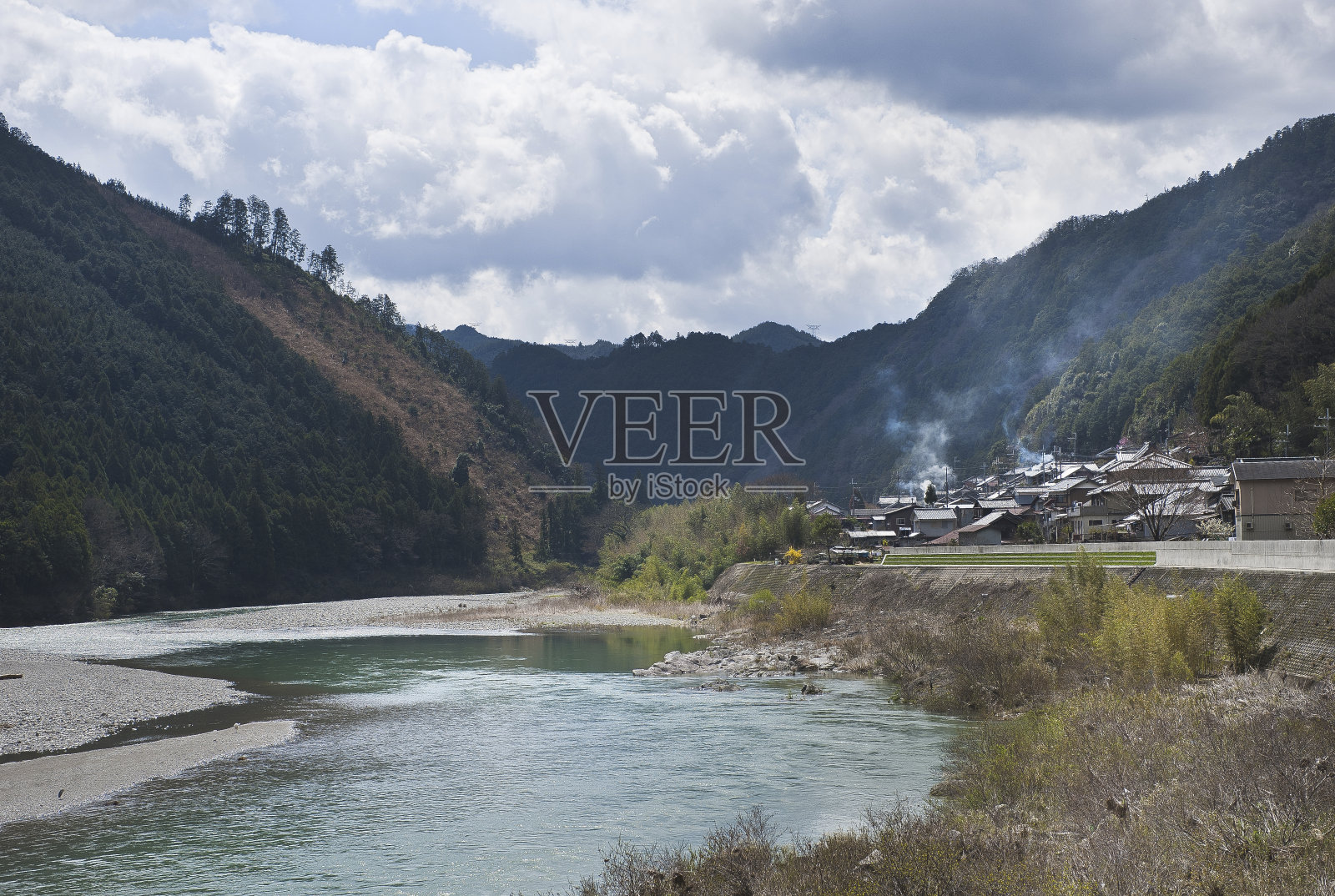 吉野河沿岸的风景照片摄影图片