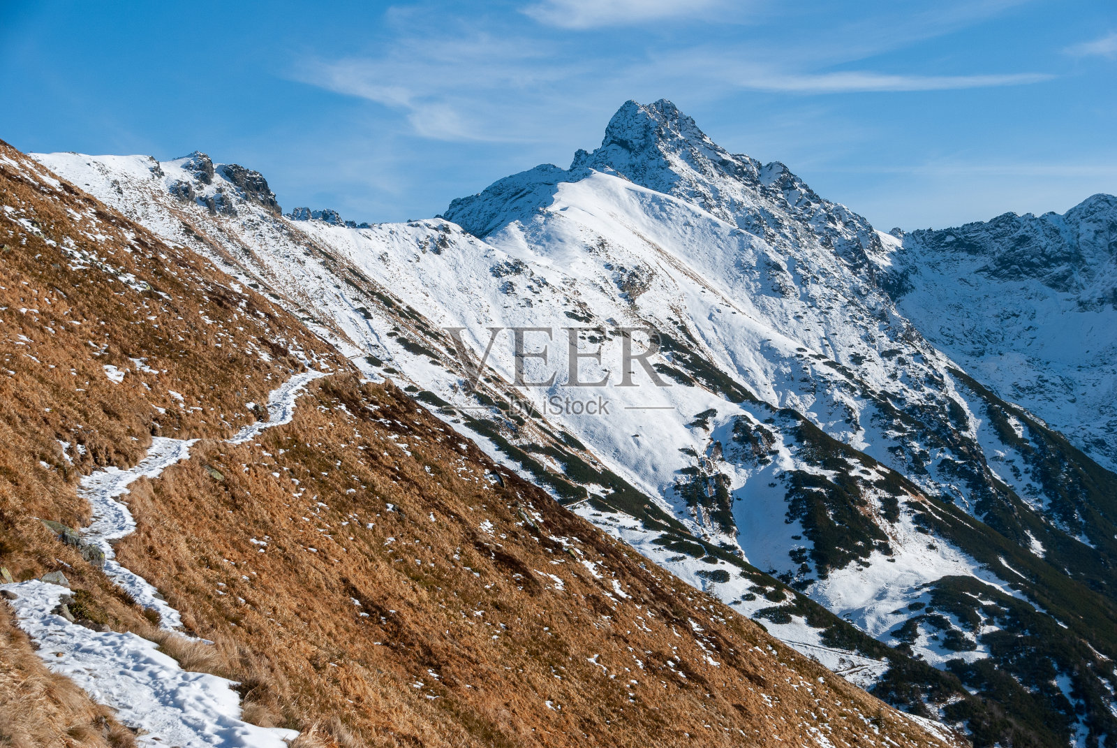 山峰在冬天的风景,波兰的泰特拉山脉照片摄影图片
