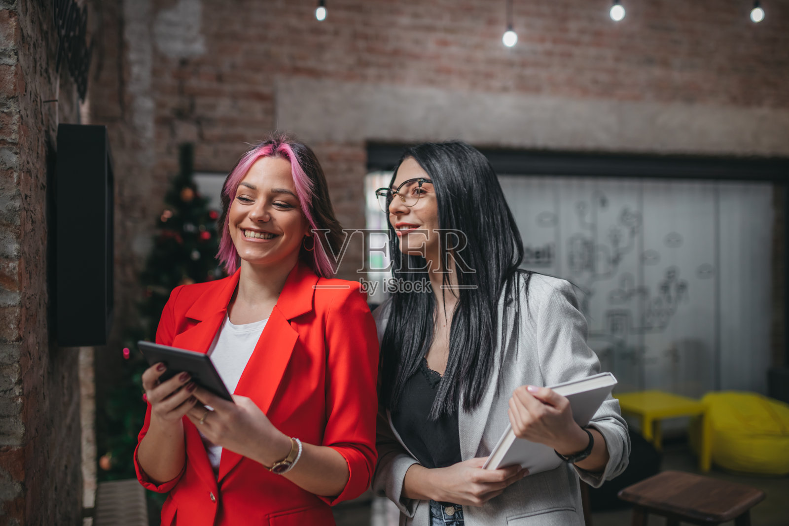 两位女商人的肖像照片摄影图片