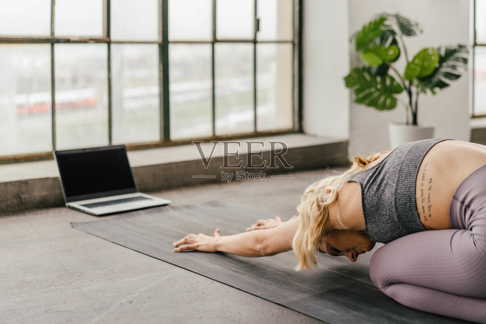 网上瑜伽照片摄影图片