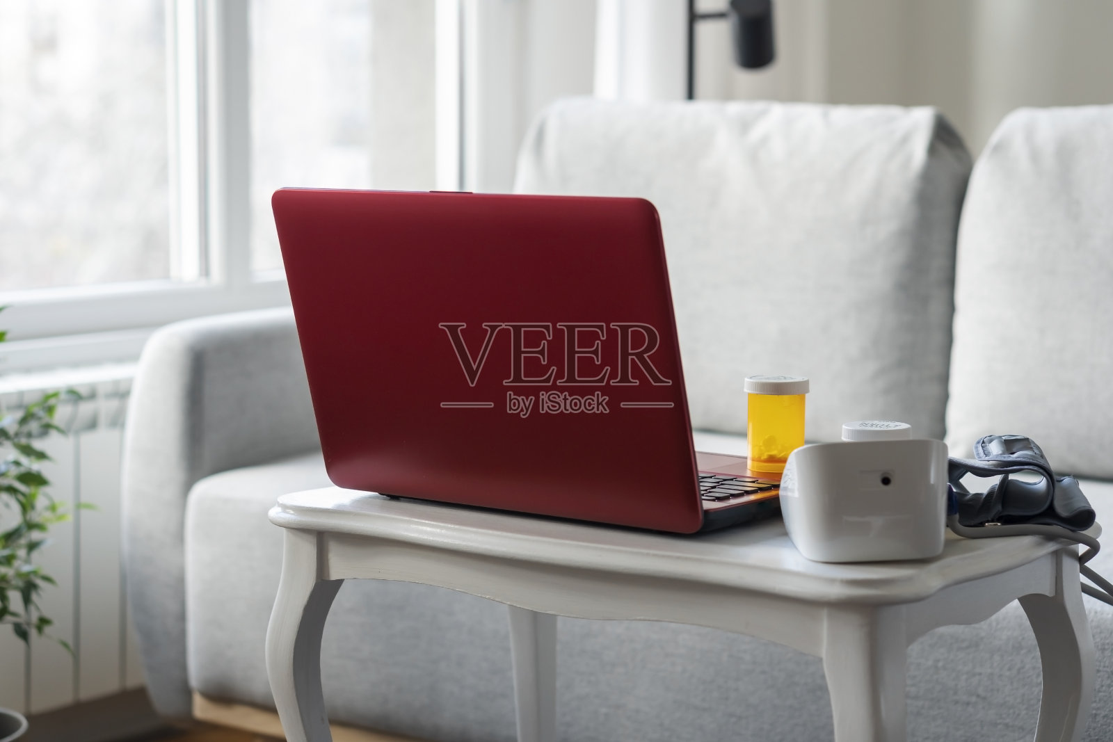 在家与医生在线预约照片摄影图片