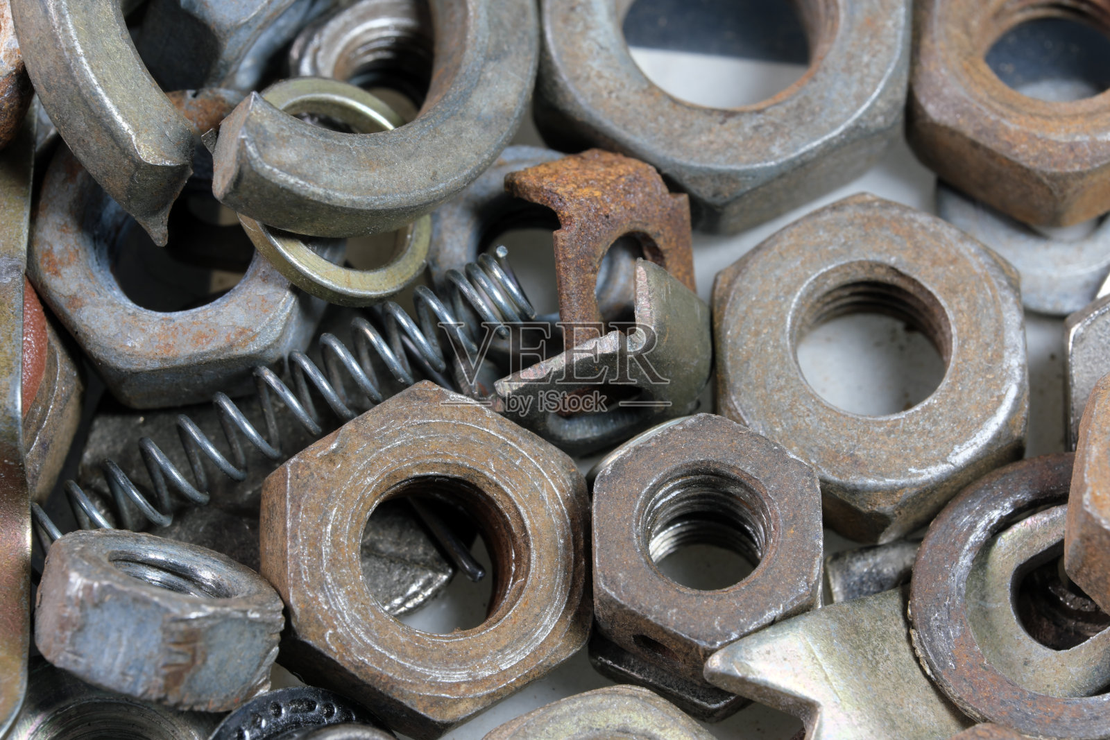 在一个家庭工匠的盒子里混合旧的不同的硬件照片摄影图片