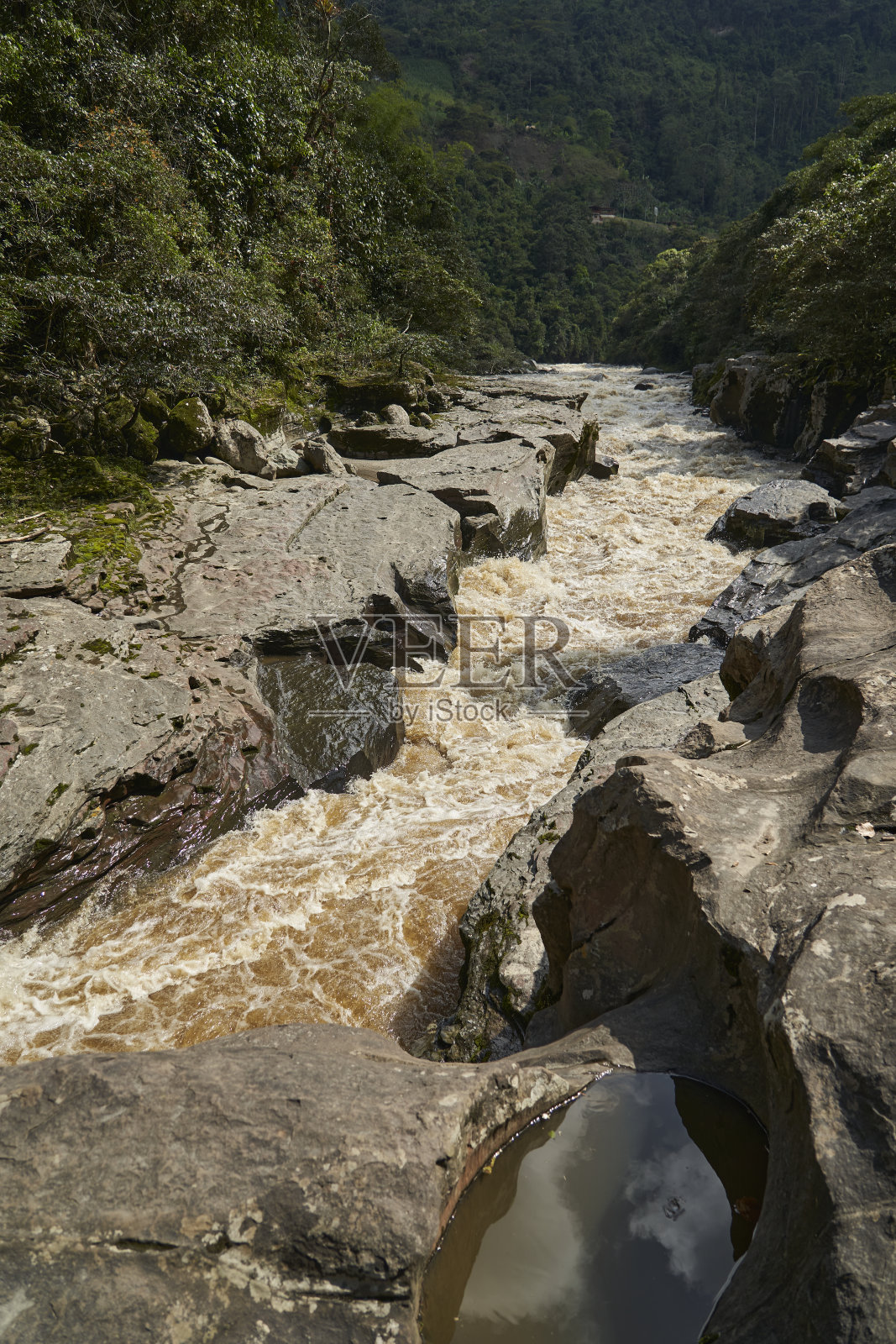 靠近圣奥古斯丁的马格达莱纳河的激流是南美洲哥伦比亚马格达莱纳河最狭窄的地方照片摄影图片