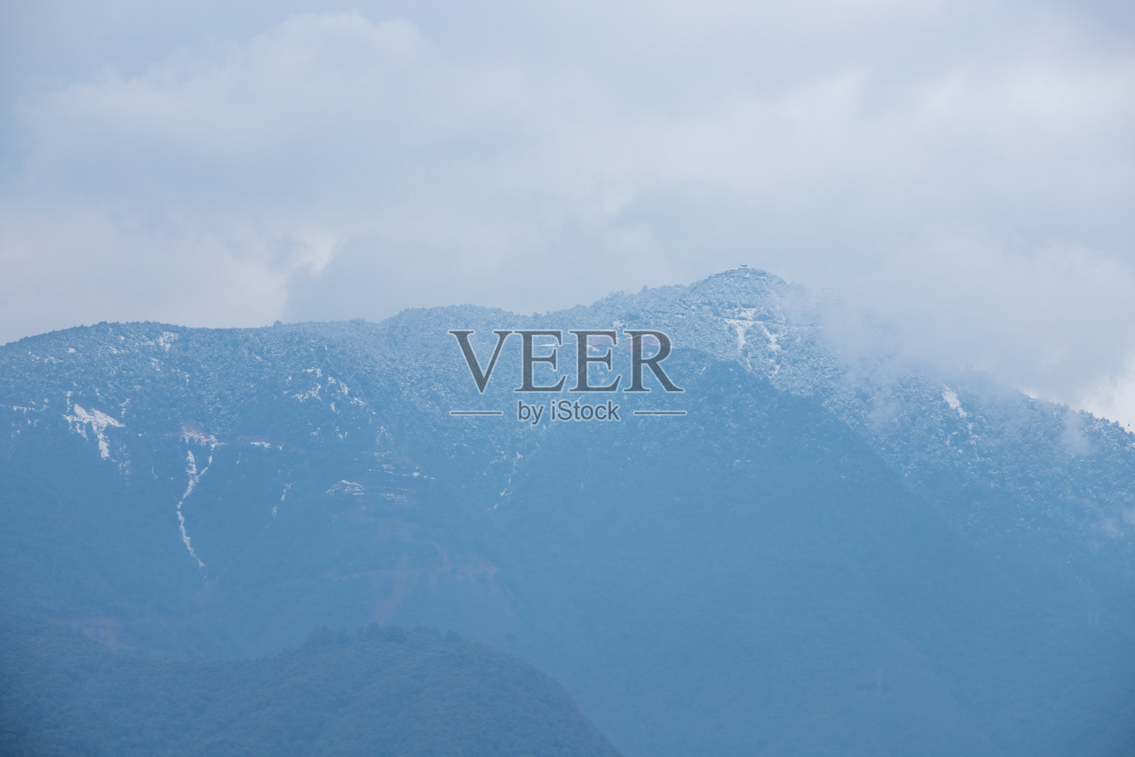 降雪照片摄影图片