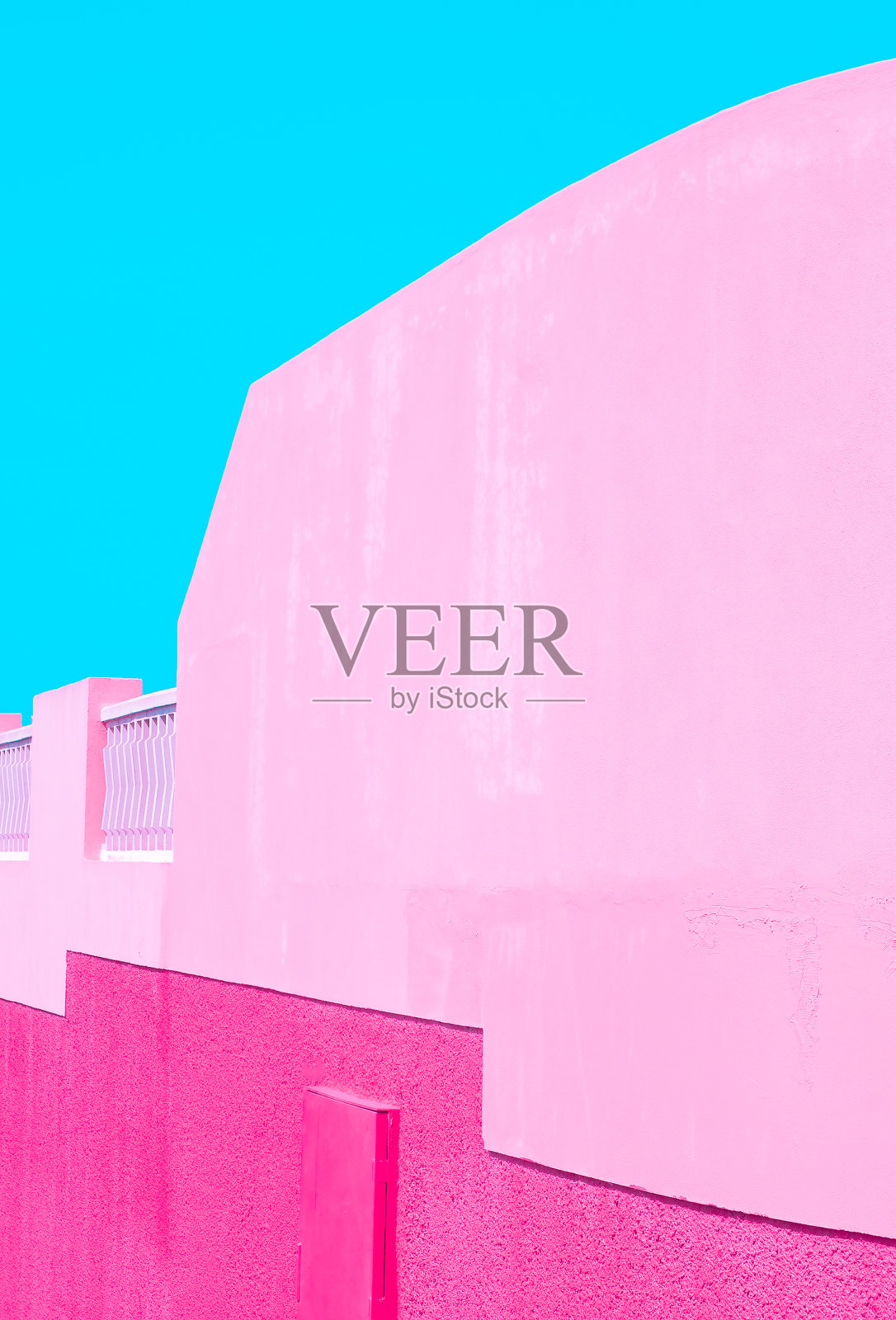 简约风格的建筑空间。时尚的色彩组合。粉色和蓝色。几何形状和细节照片摄影图片